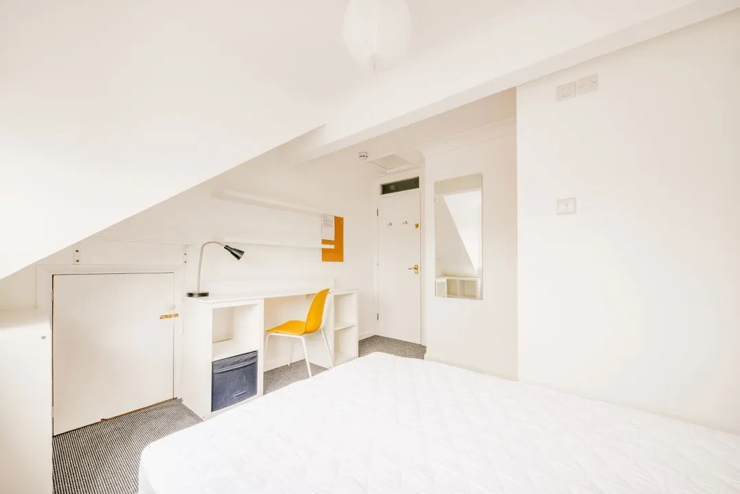 Flat Regency Place in Canterbury