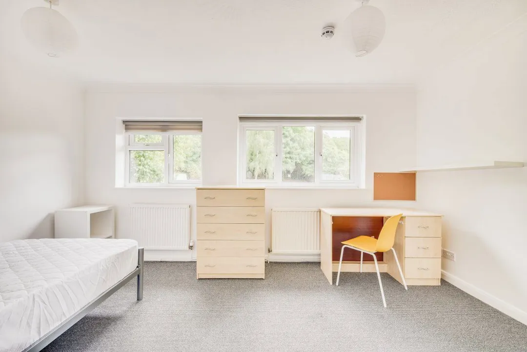 Room Regency Place in Canterbury