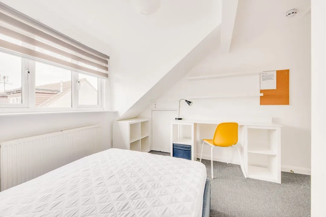 Room Regency Place in Canterbury