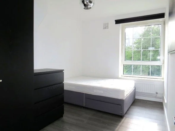 Flat Spelman Street in Greater London