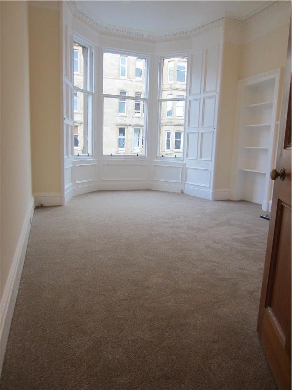 Flat Comely Bank Street in City of Edinburgh