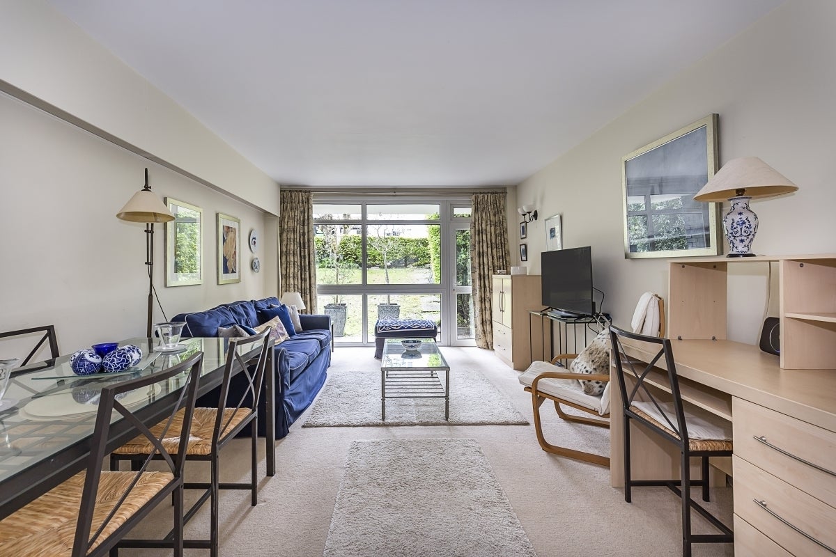 Flat Lansdowne Road in Greater London