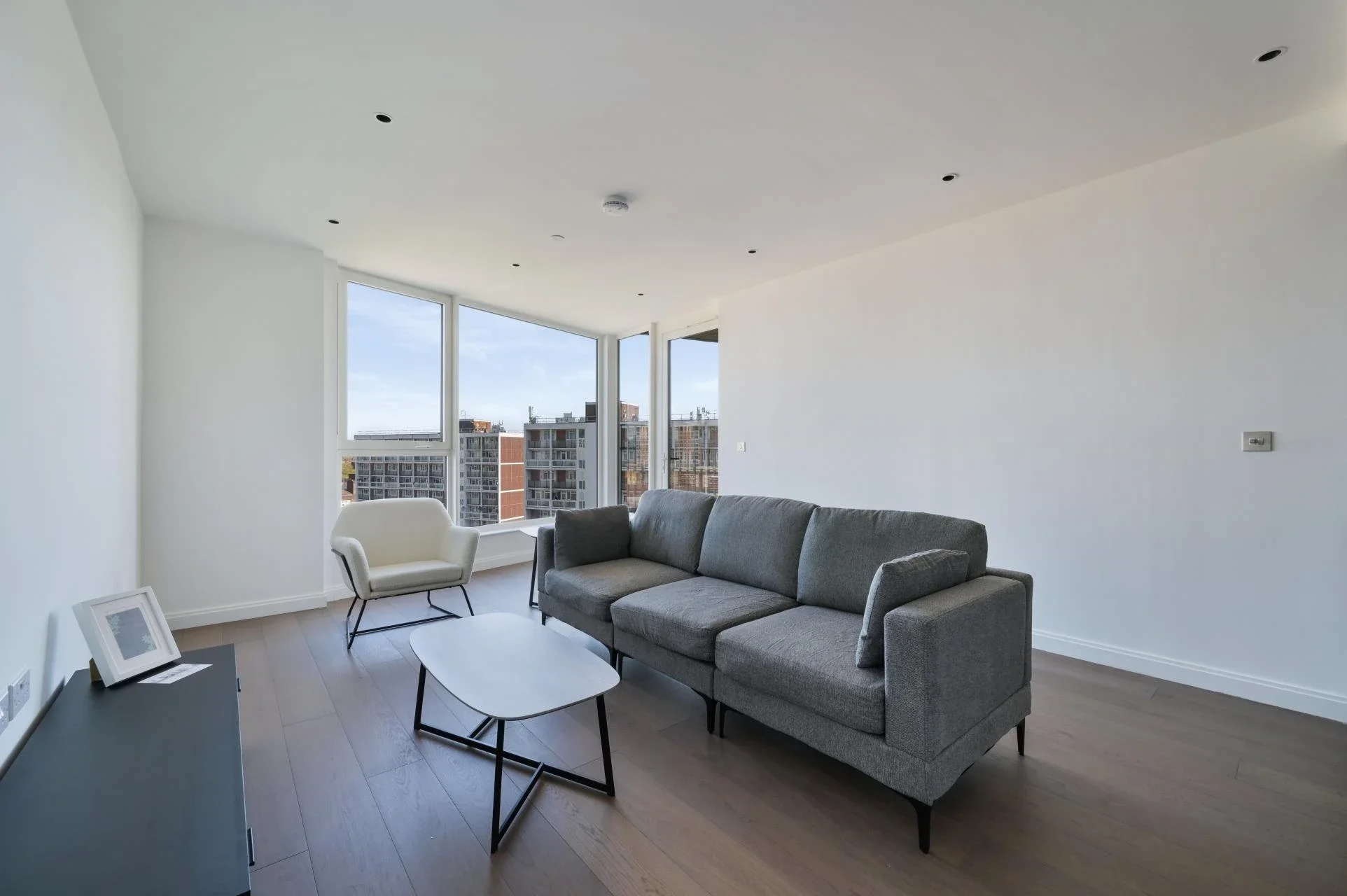 Flat Kennington Lane in Greater London