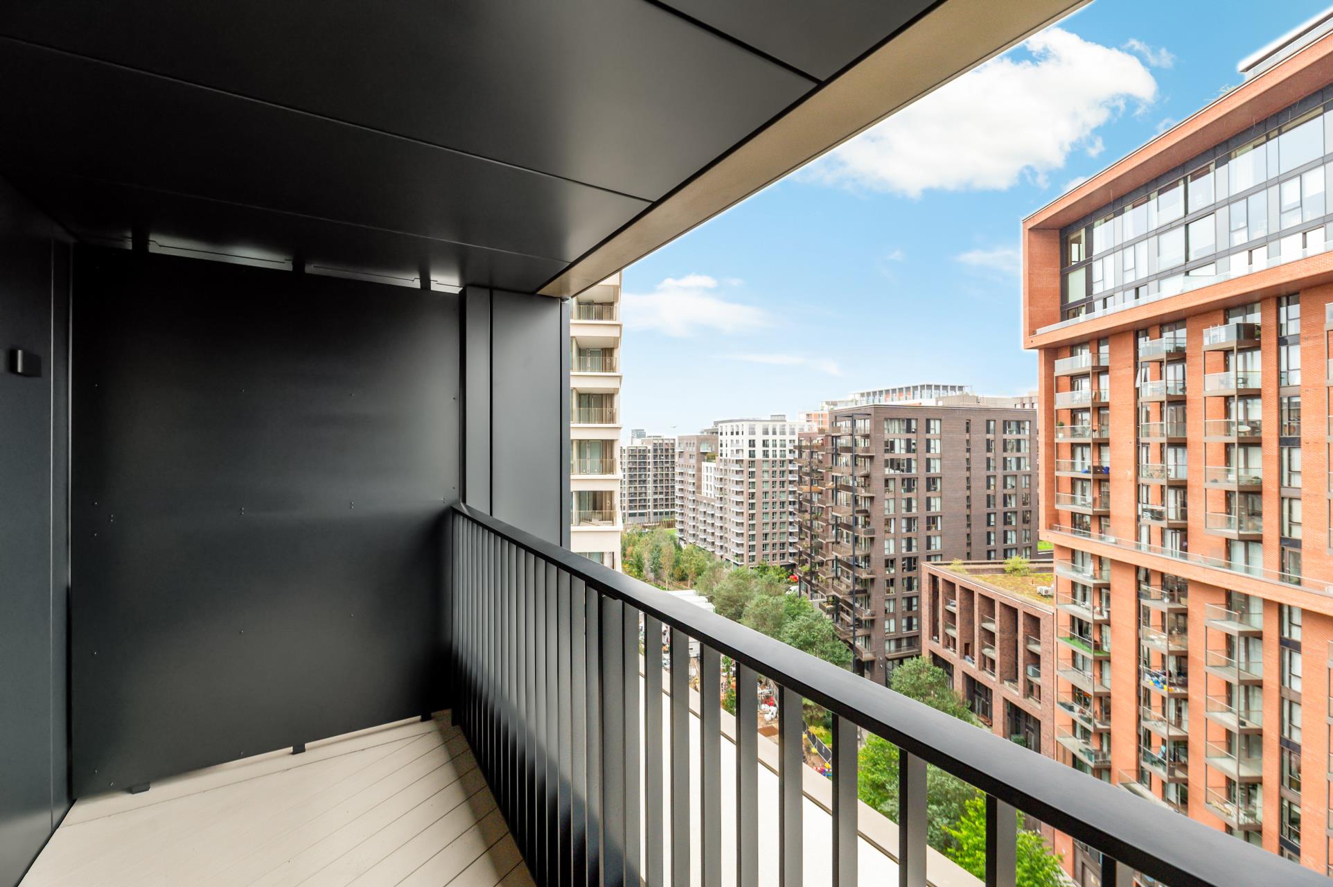 Flat Malthouse Road in Greater London