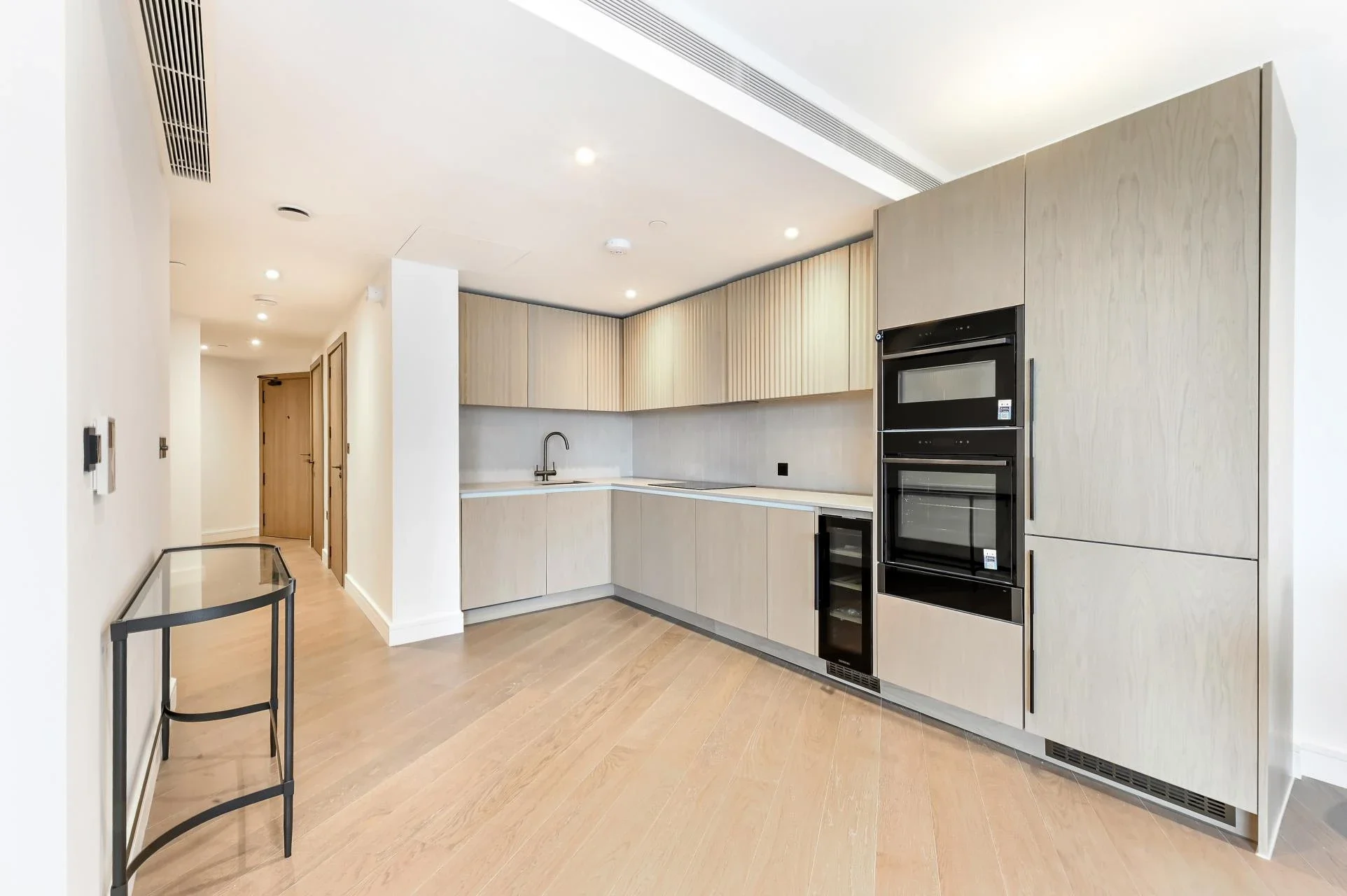 Flat Malthouse Road in Greater London