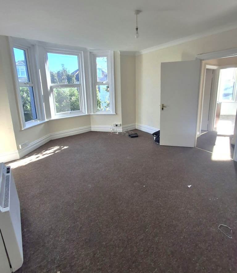 Flat Cumnor Road in Bournemouth