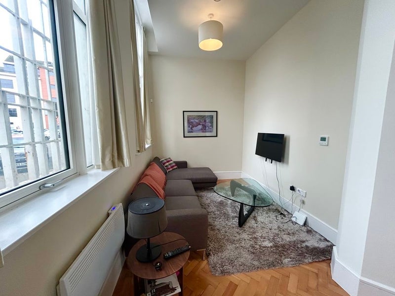 Room Trafford Road in Salford