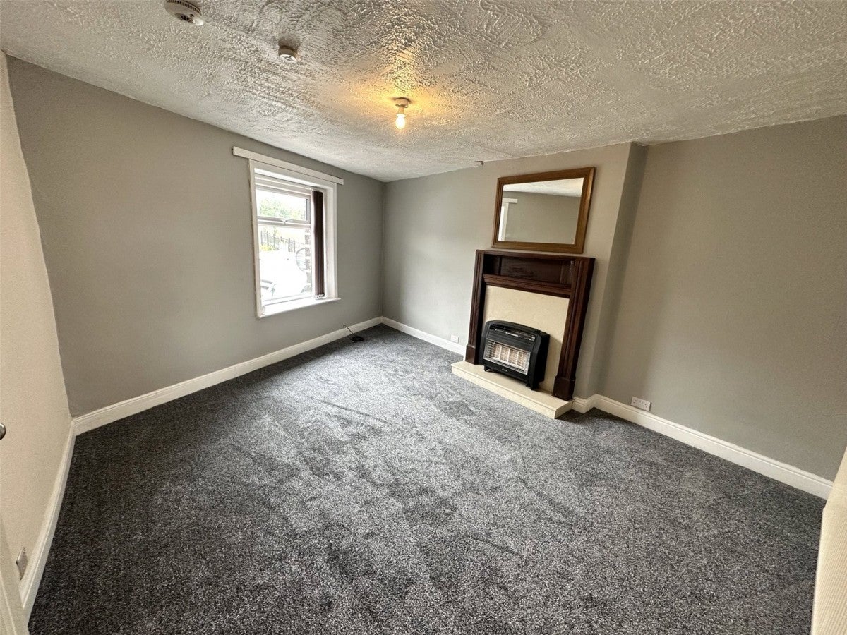 Flat Wainstalls Road in Calderdale