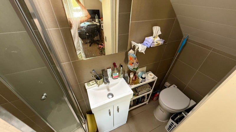 Room Chiswick High Road in Greater London