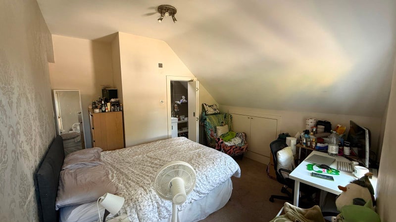 Room Chiswick High Road in Greater London