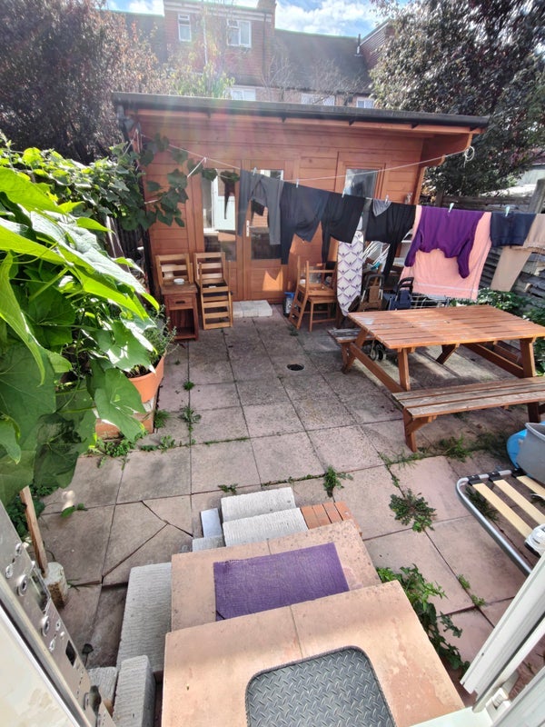 Room Seymour Avenue in Greater London