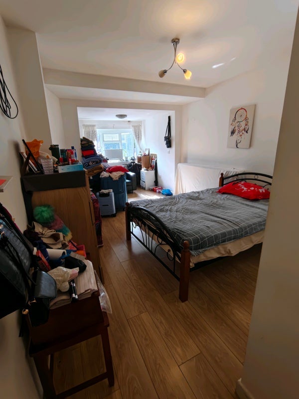 Room Seymour Avenue in Greater London