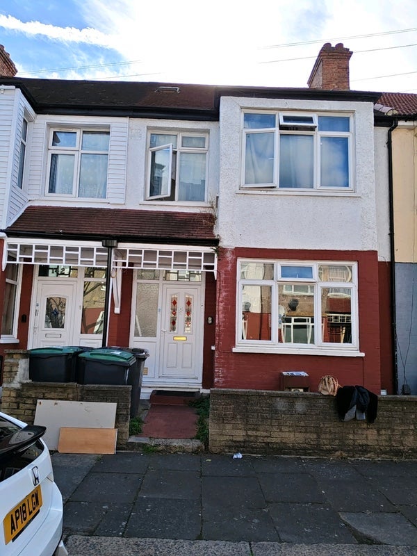 Room Seymour Avenue in Greater London