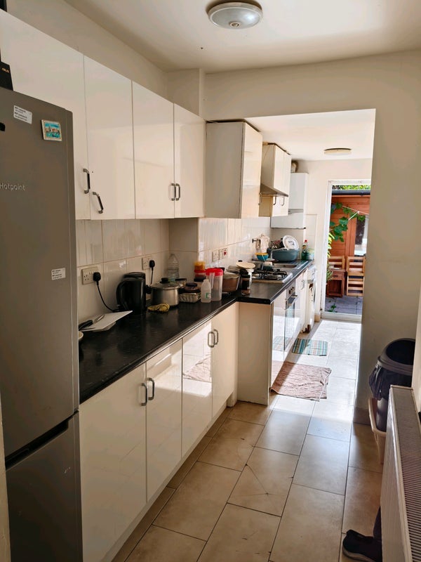 Room Seymour Avenue in Greater London