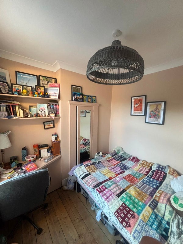 Room Cobbold Road in Greater London