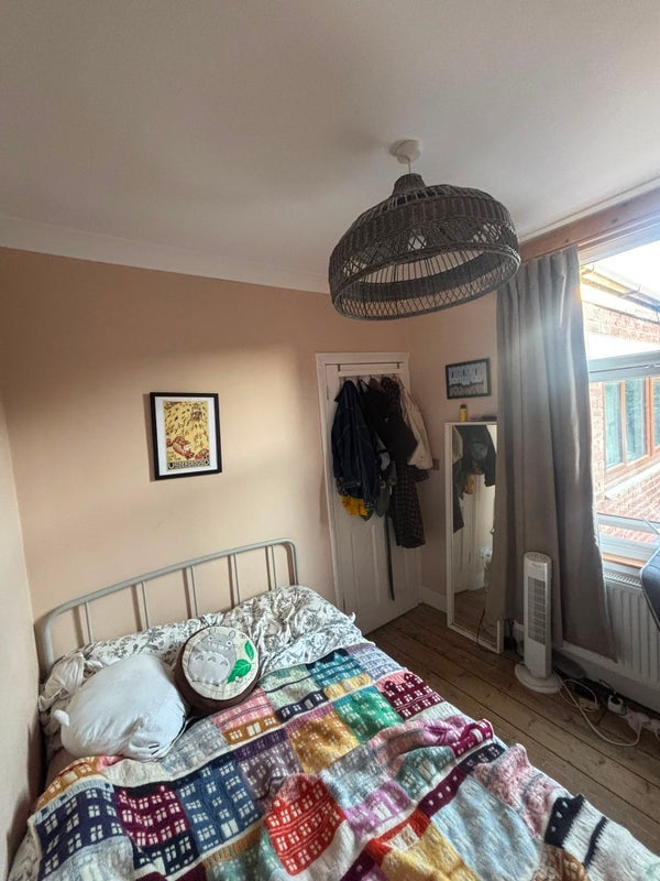 Room Cobbold Road in Greater London