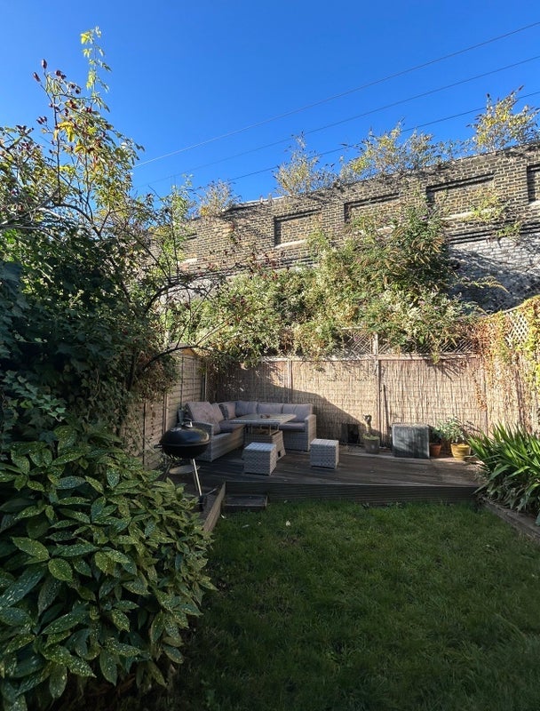 Room Cobbold Road in Greater London