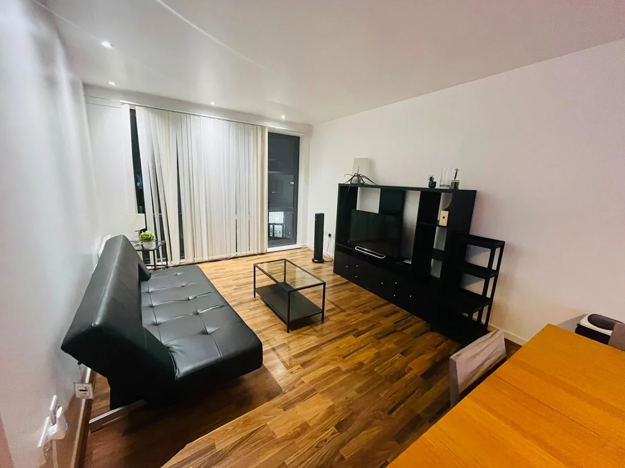 Flat Copenhagen Place in Greater London