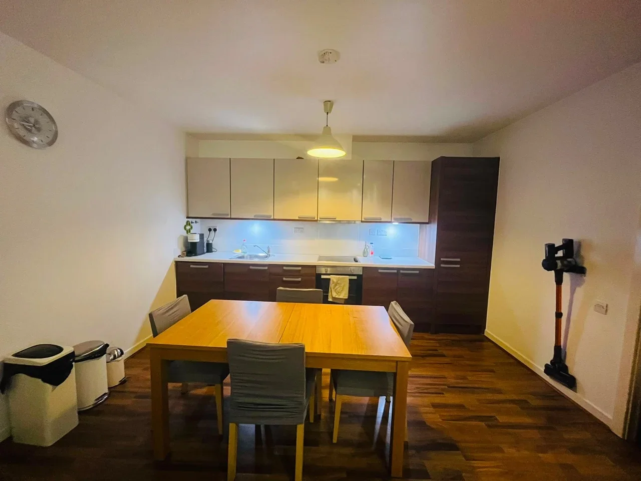 Flat Copenhagen Place in Greater London
