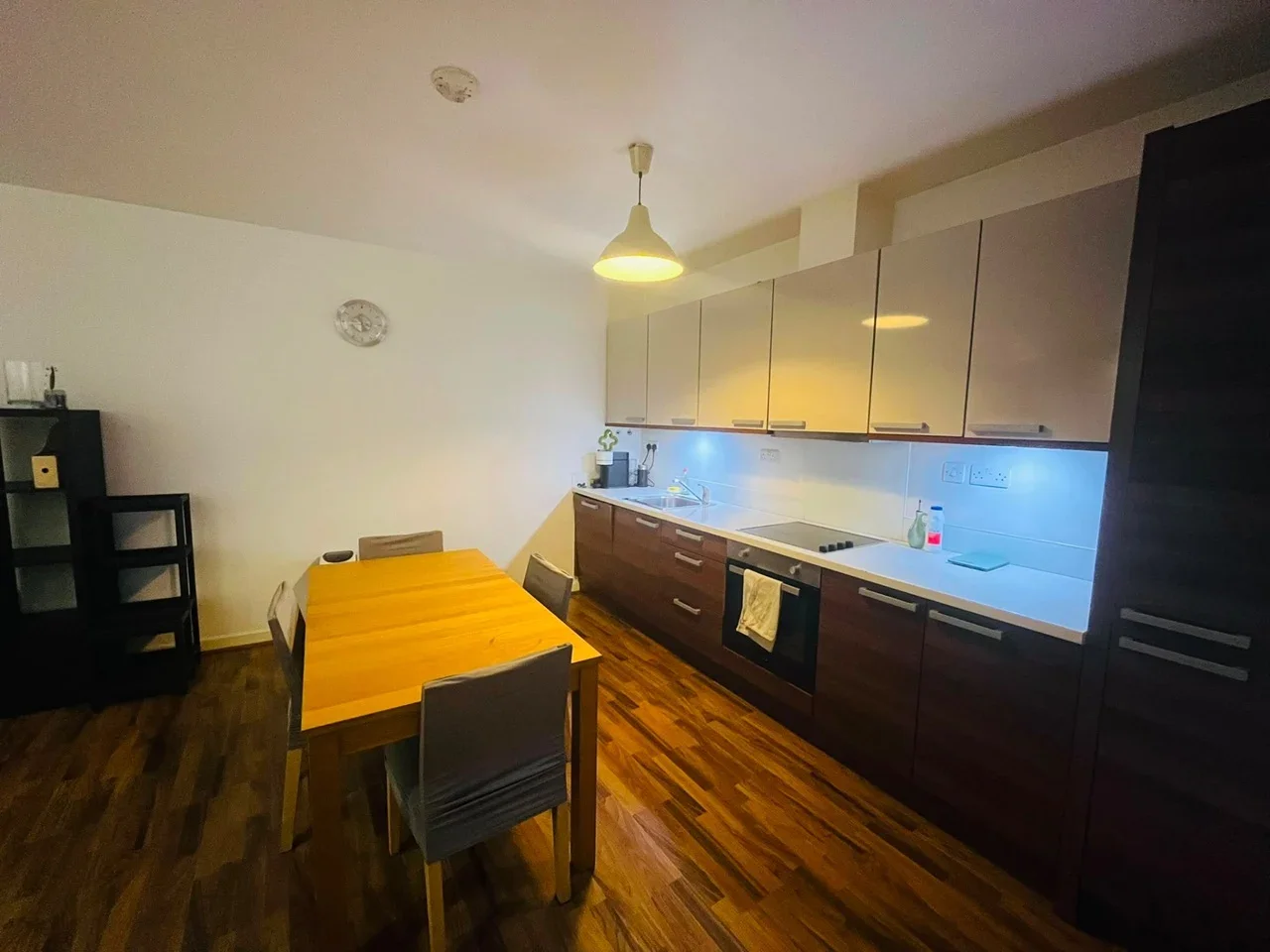 Flat Copenhagen Place in Greater London