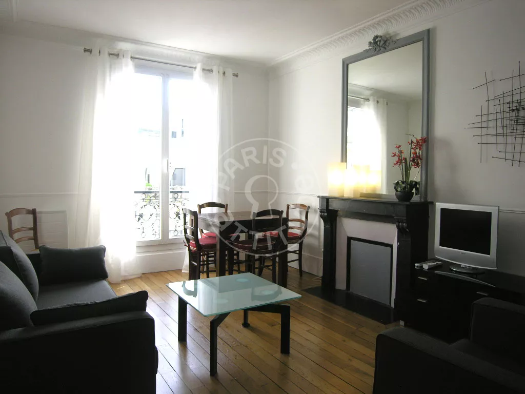 Flat Rue d'Arsonval in Paris