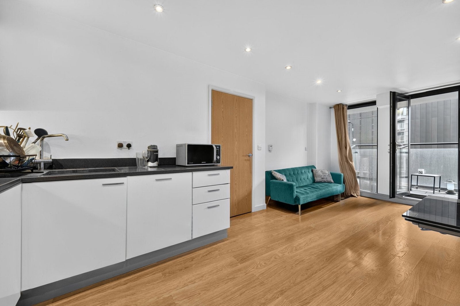 Flat Webber Street in Greater London