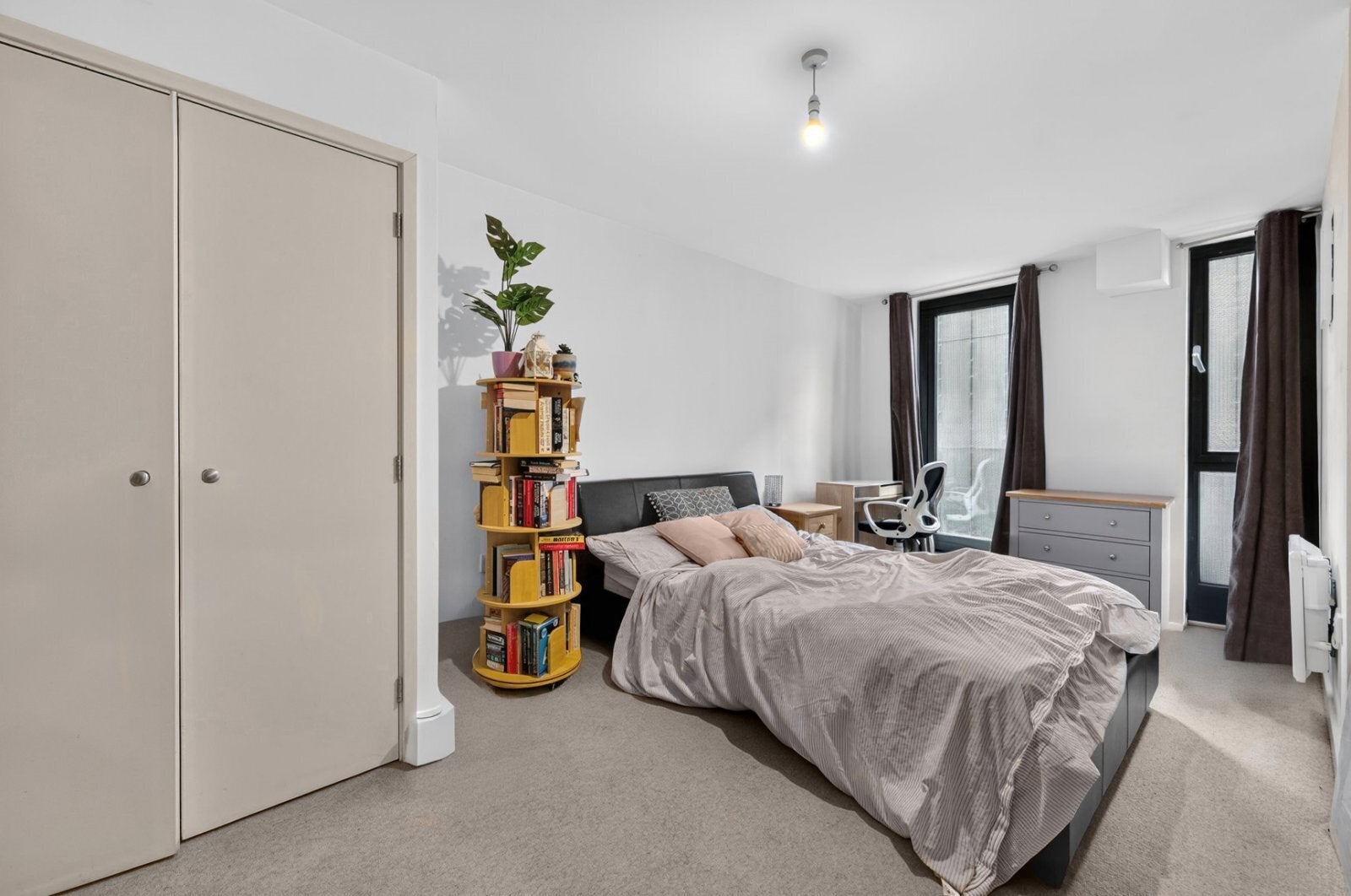 Flat Webber Street in Greater London