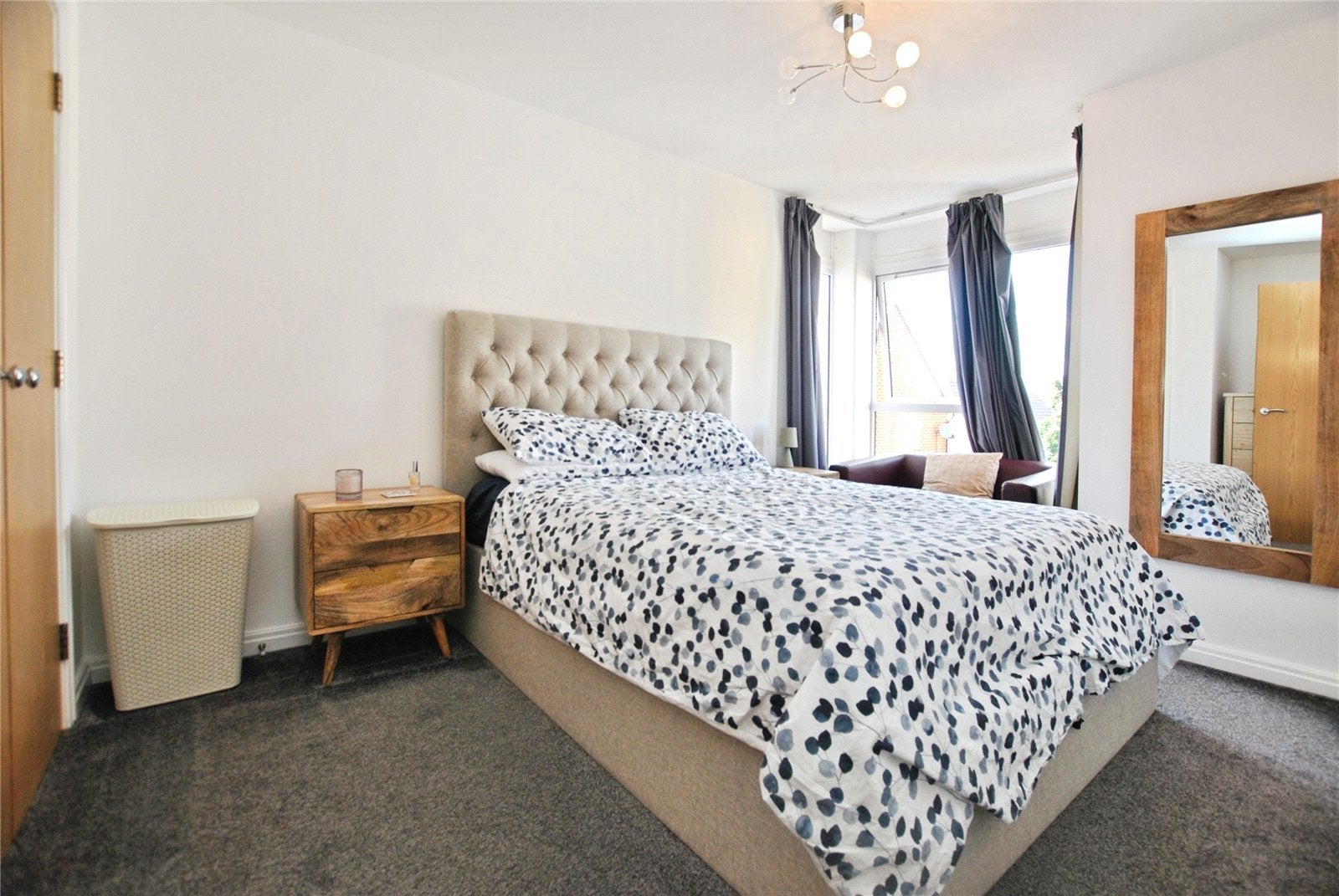 Flat Pearl Square in Chelmsford