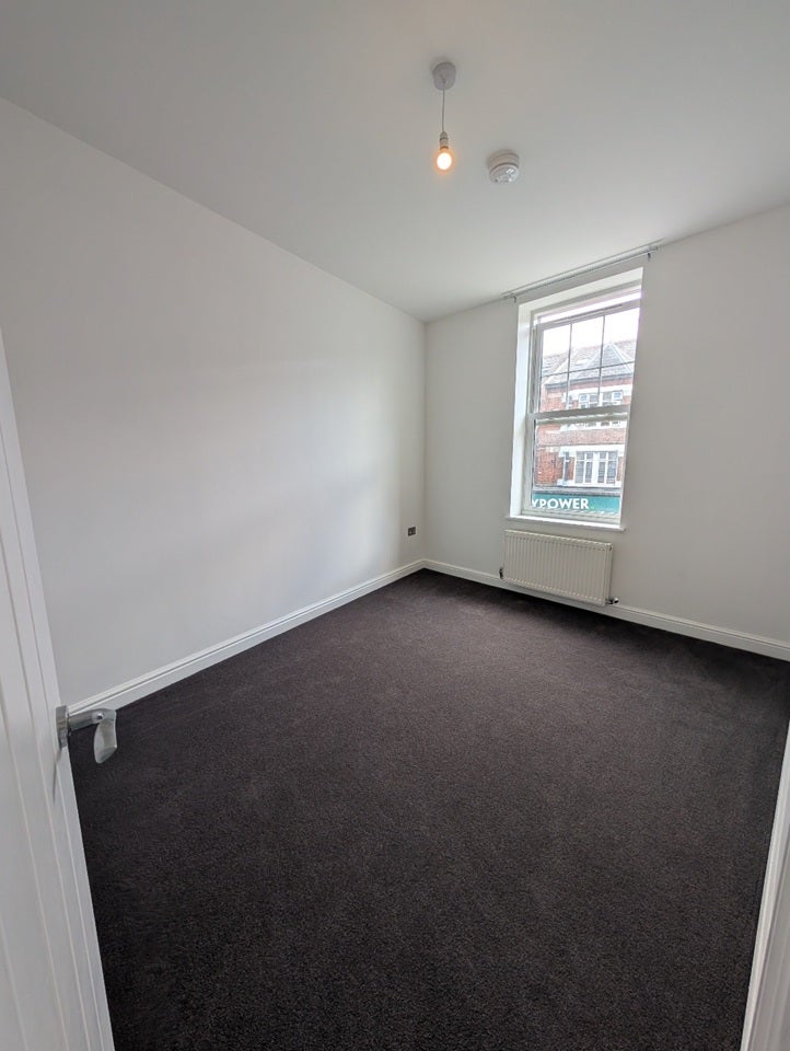 Flat Woodcote Road in Greater London