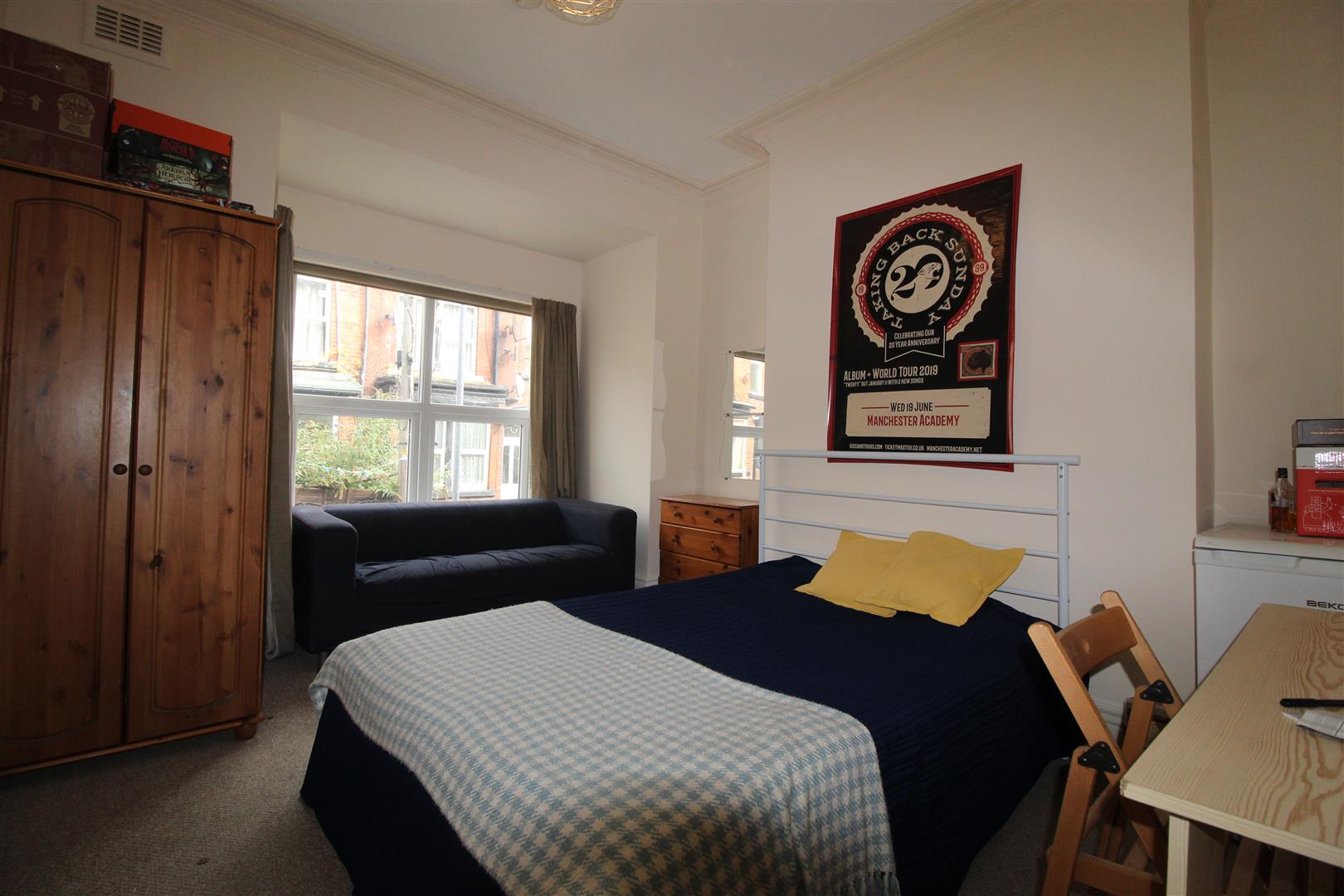 Room Roman Grove in Leeds