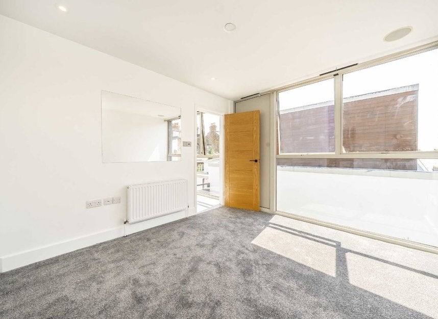 House Grosvenor Road in Greater London