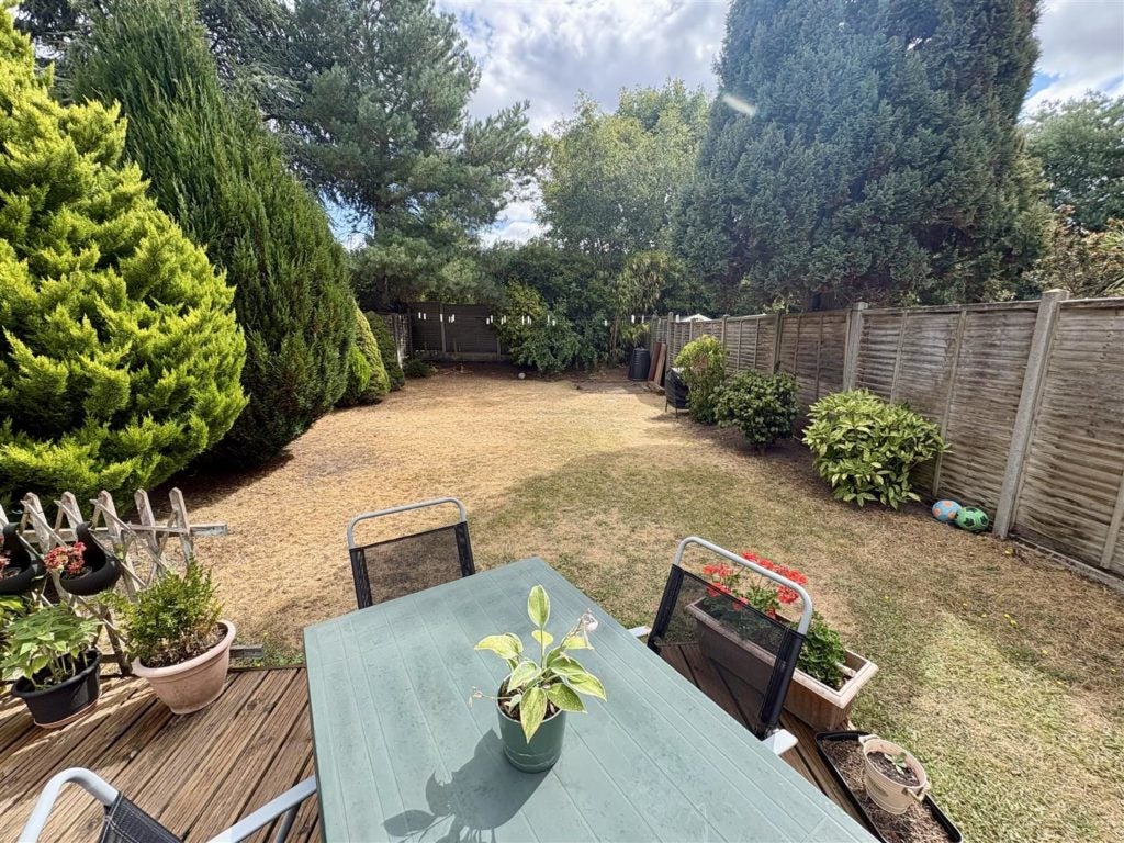Flat Laburnum Close in Ferndown