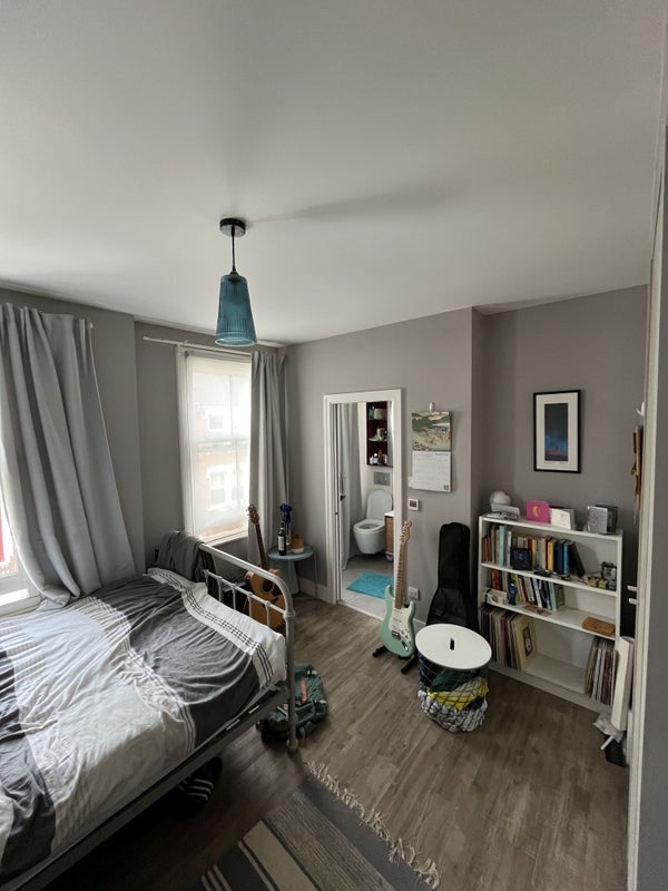 Room Ambergate Street in Greater London