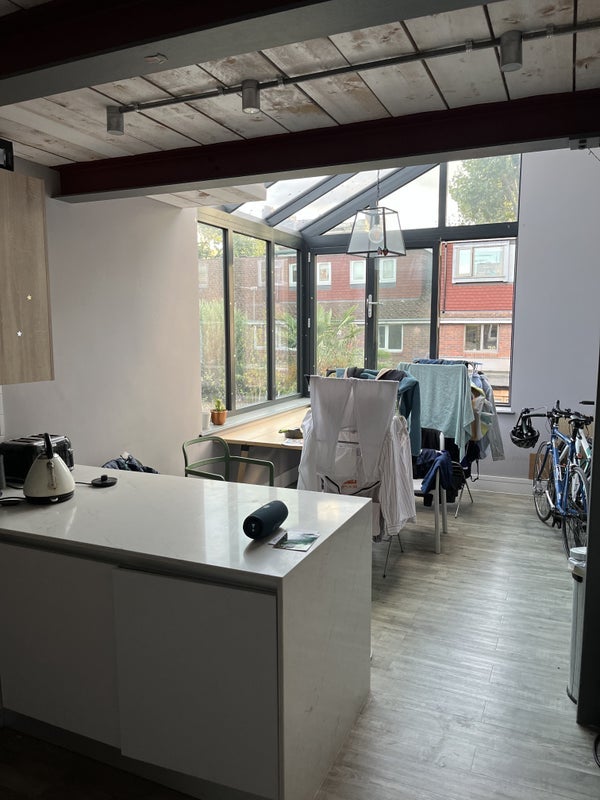 Room Ambergate Street in Greater London