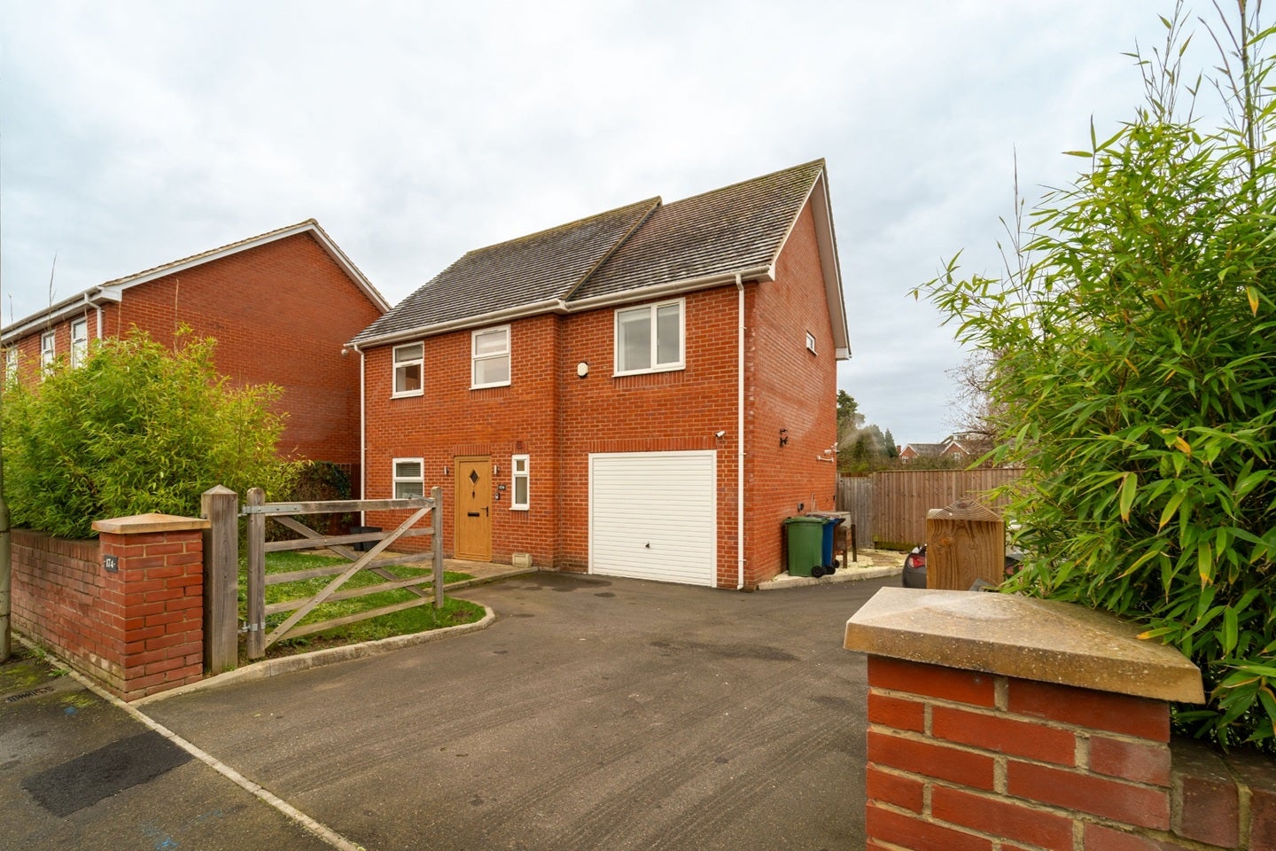 House Cheltenham Road East in Tewkesbury