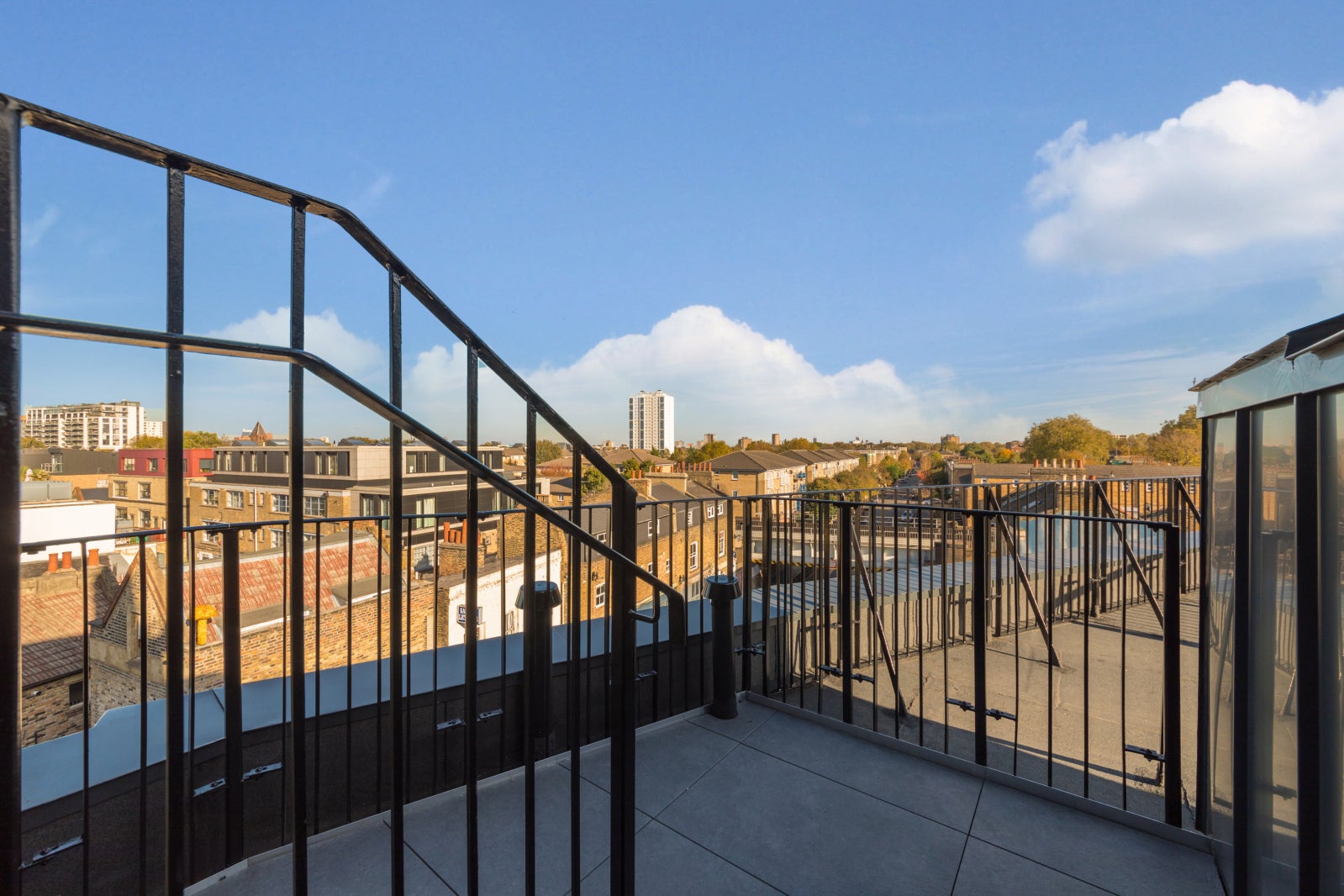 Flat Kingsland Road in Greater London