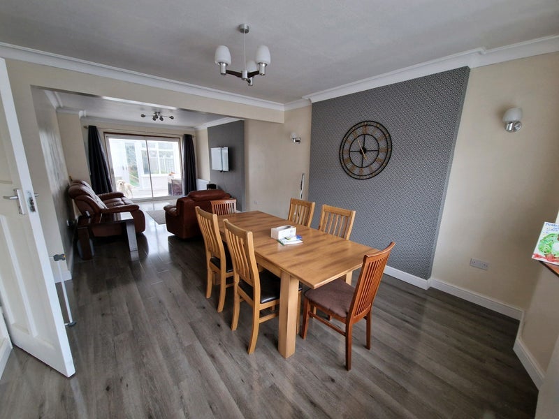 Room Gibbon Road in Greater London