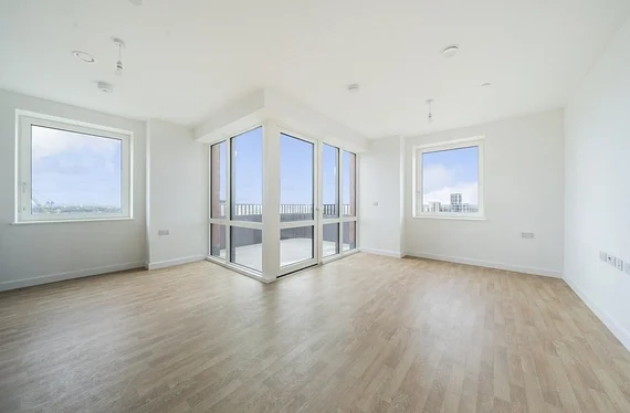 Flat Gascoigne Road in Greater London