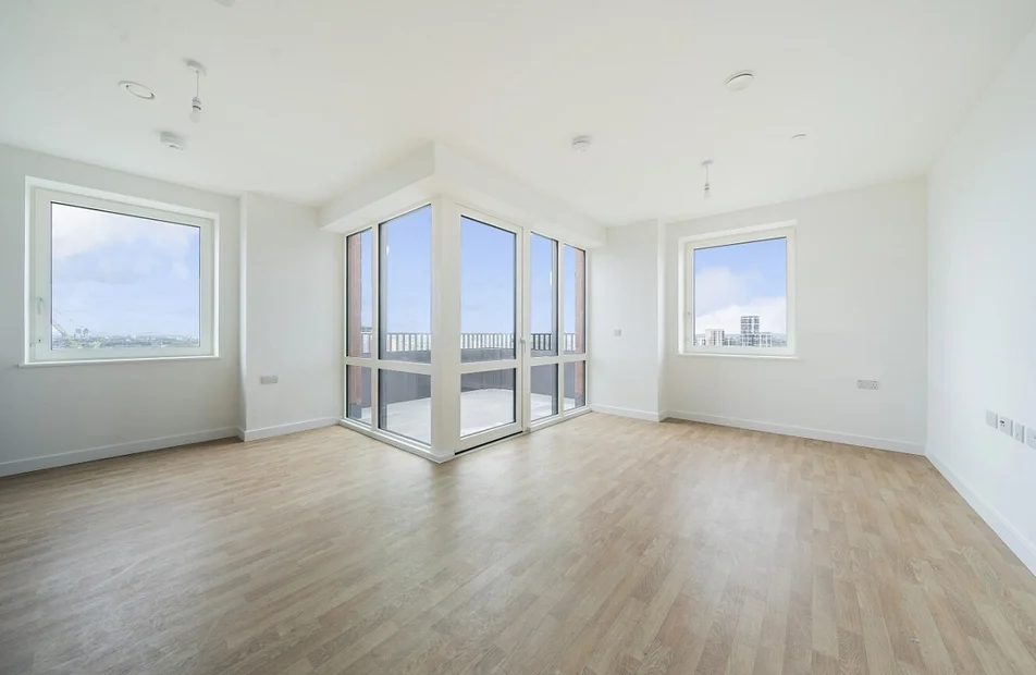 Flat Gascoigne Road in Greater London