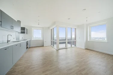Flat Gascoigne Road in Greater London