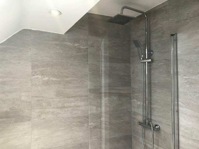 Flat Ewell Road in Greater London