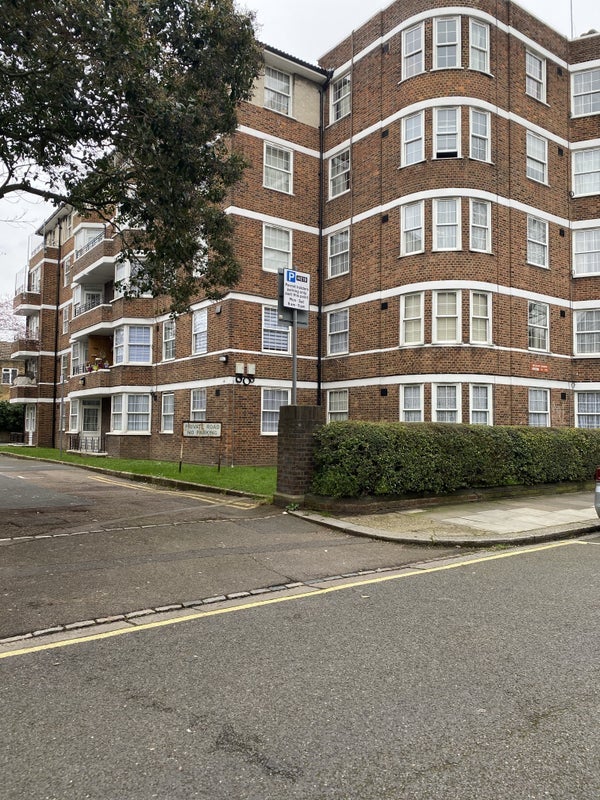 Room Becklow Gardens in Greater London