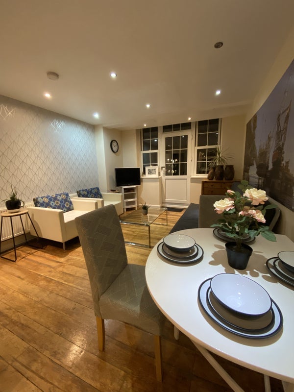Room Becklow Gardens in Greater London
