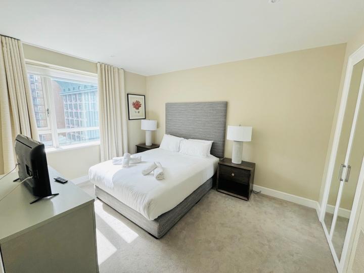 Flat Westferry Circus in Greater London