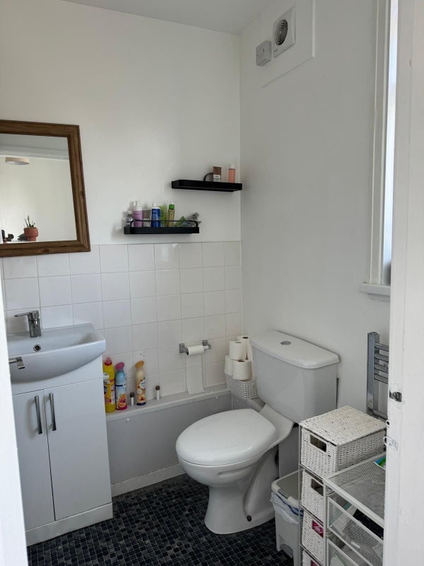 Room Whitchurch Road in Manchester