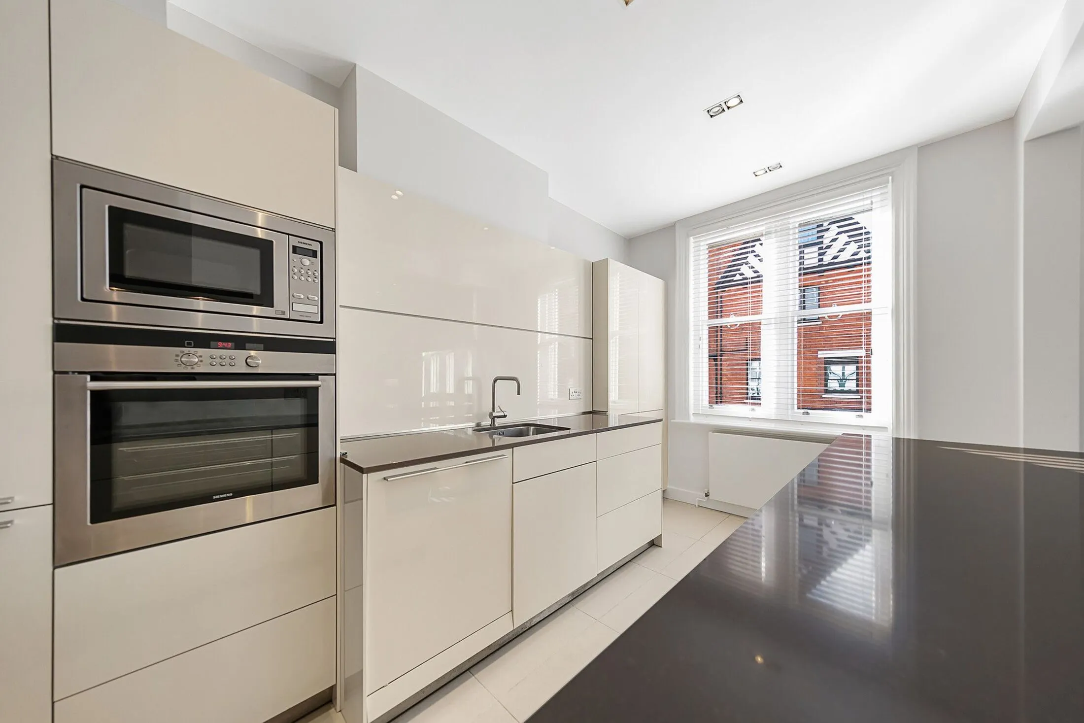 Flat Hans Crescent in Greater London