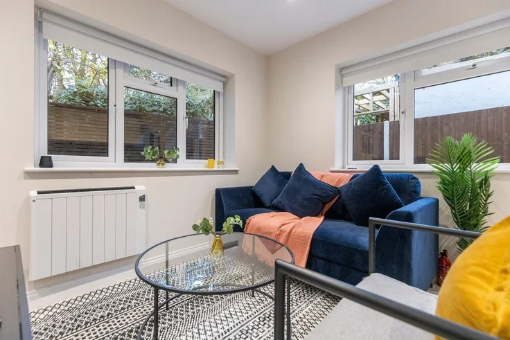 Flat Alderton Way in Greater London