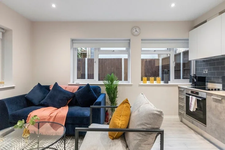 Flat Alderton Way in Greater London