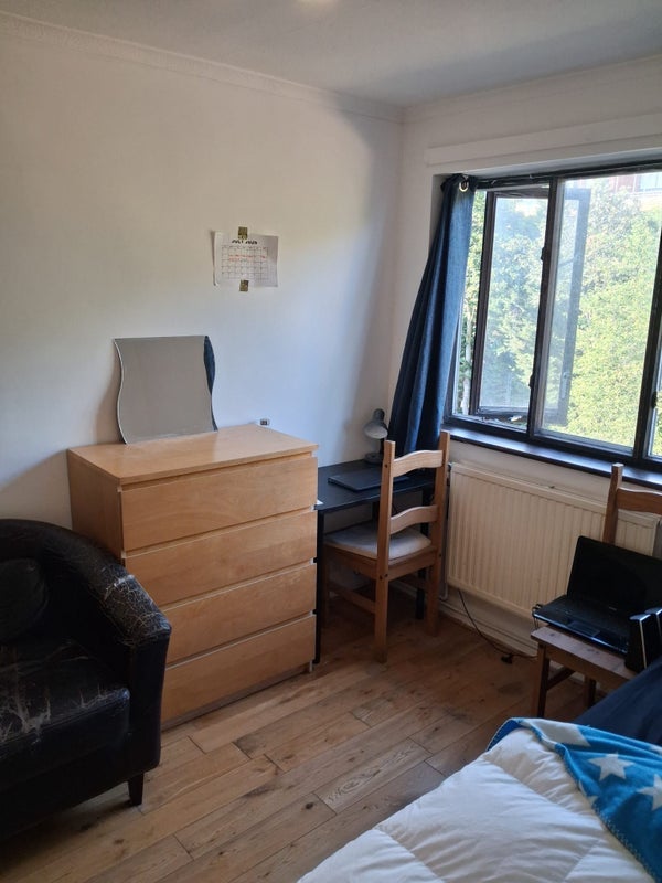 Room Dalmeny Avenue in Greater London