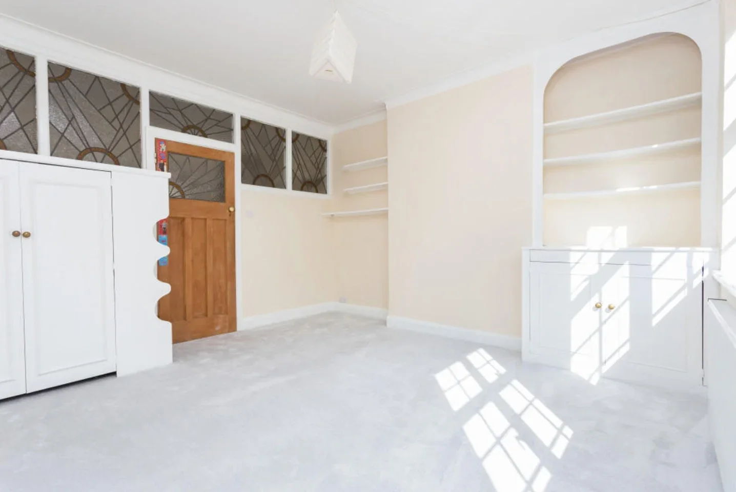 Flat Leigham Avenue in Greater London